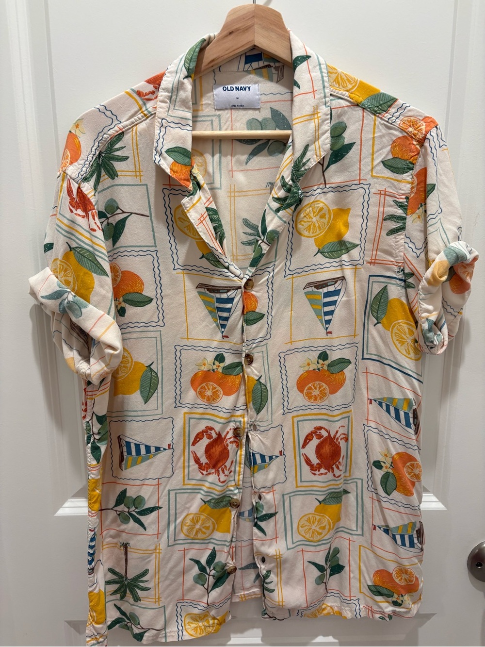 Old Navy Coastal Fruit & Nautical Print Button-Up Shirt / Men’s Medium - Picture 4 of 7